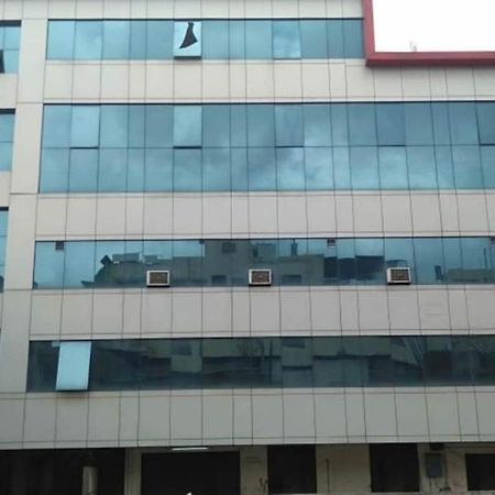 Iroomz Hoysala Residency Белари Екстериор снимка