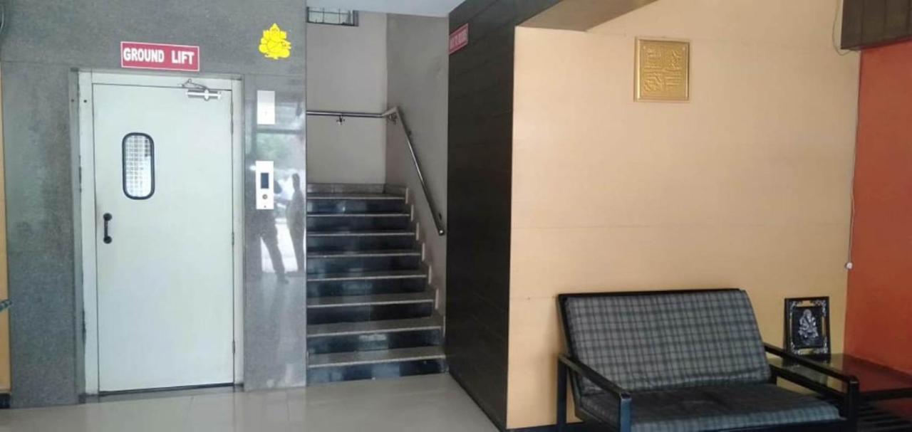 Iroomz Hoysala Residency Белари Екстериор снимка