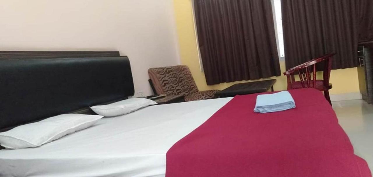 Iroomz Hoysala Residency Белари Екстериор снимка