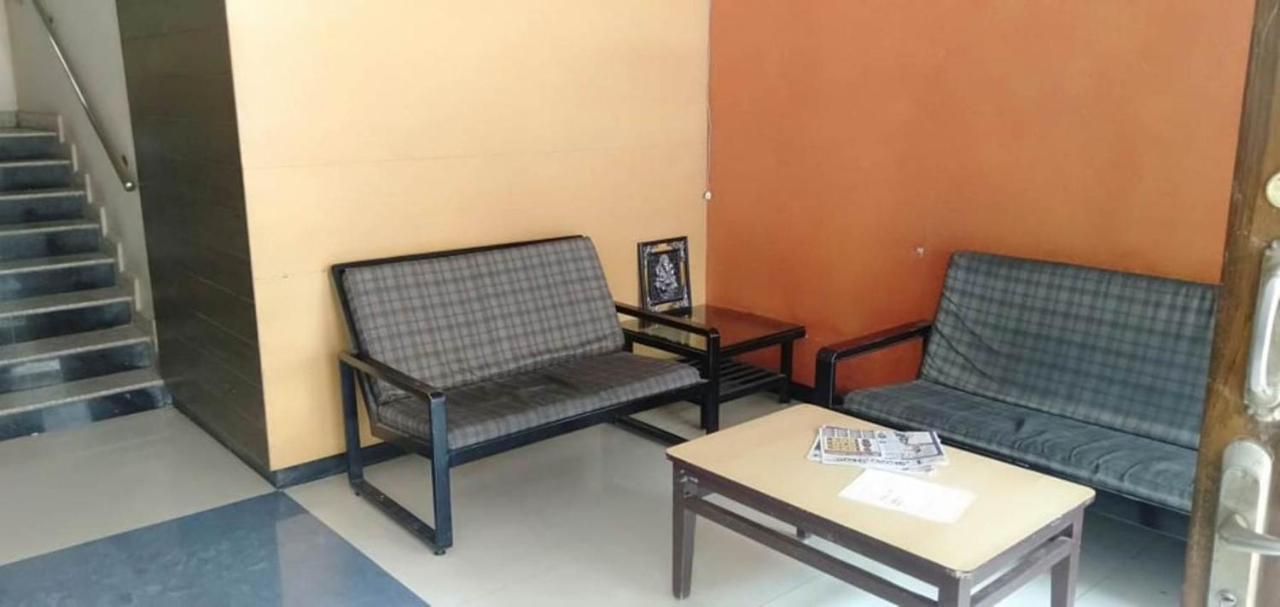 Iroomz Hoysala Residency Белари Екстериор снимка