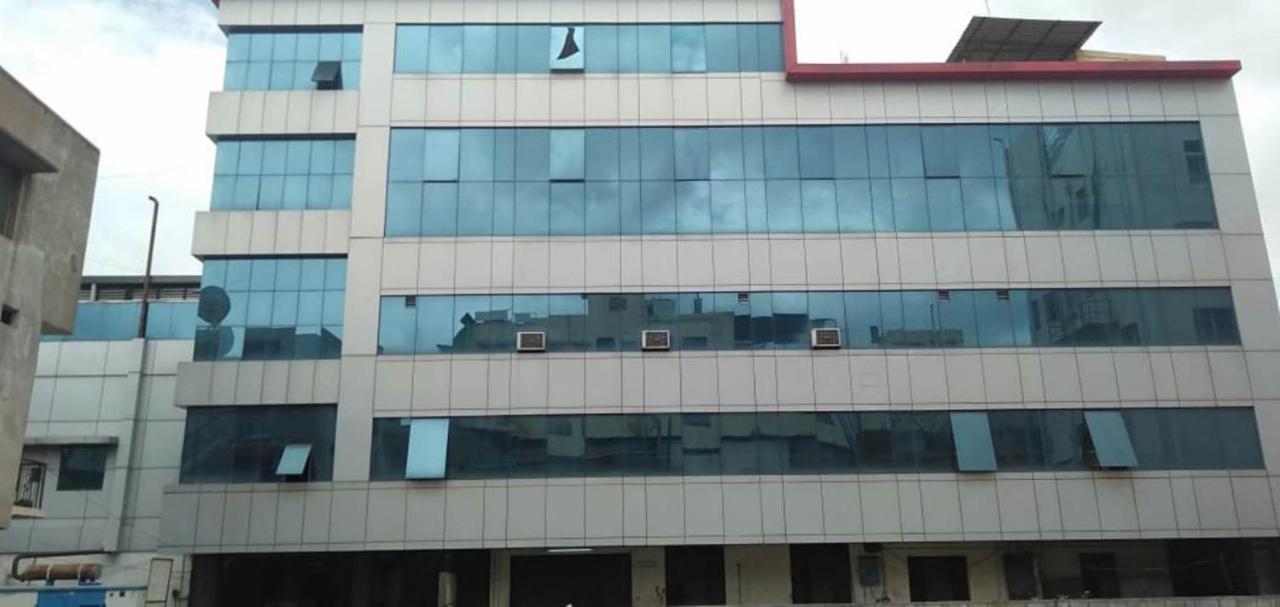 Iroomz Hoysala Residency Белари Екстериор снимка
