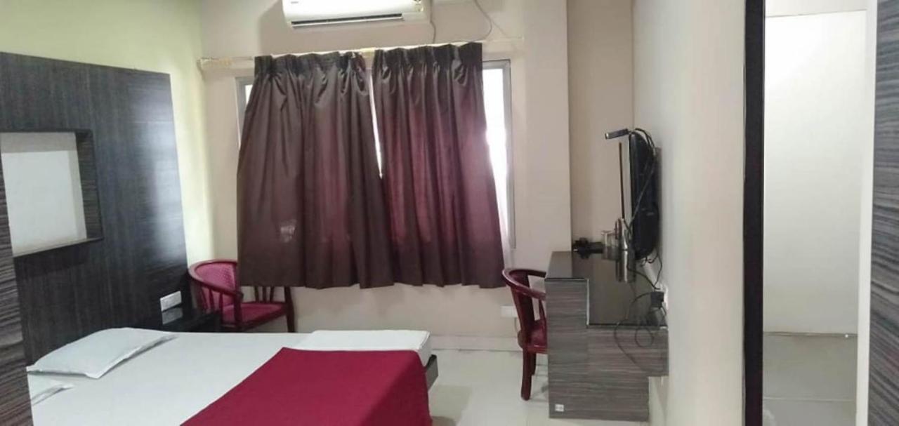 Iroomz Hoysala Residency Белари Екстериор снимка