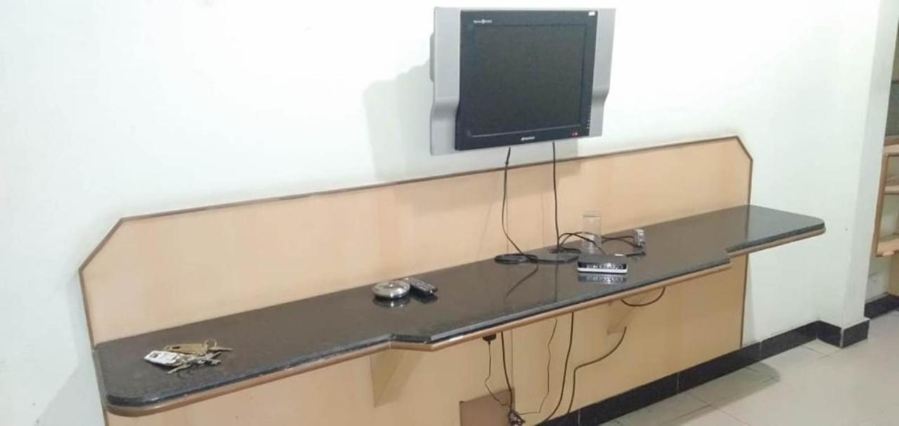 Iroomz Hoysala Residency Белари Екстериор снимка