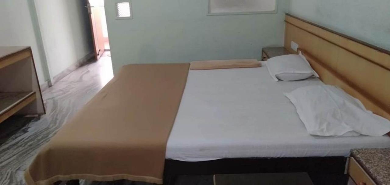 Iroomz Hoysala Residency Белари Екстериор снимка
