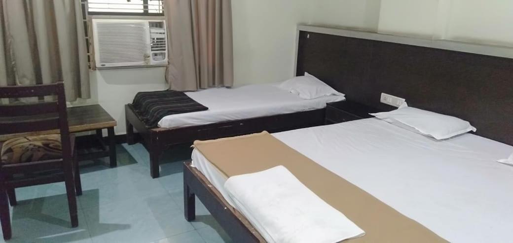 Iroomz Hoysala Residency Белари Екстериор снимка