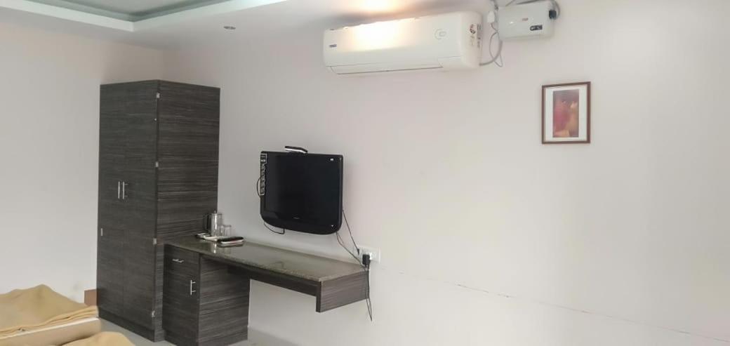 Iroomz Hoysala Residency Белари Екстериор снимка