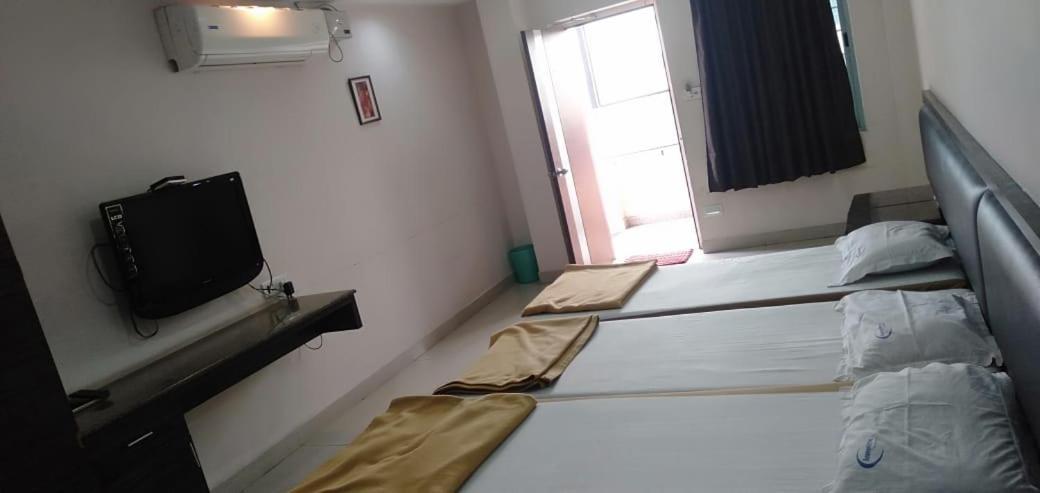Iroomz Hoysala Residency Белари Екстериор снимка