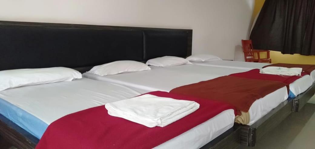 Iroomz Hoysala Residency Белари Екстериор снимка