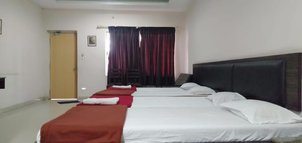 Iroomz Hoysala Residency Белари Екстериор снимка