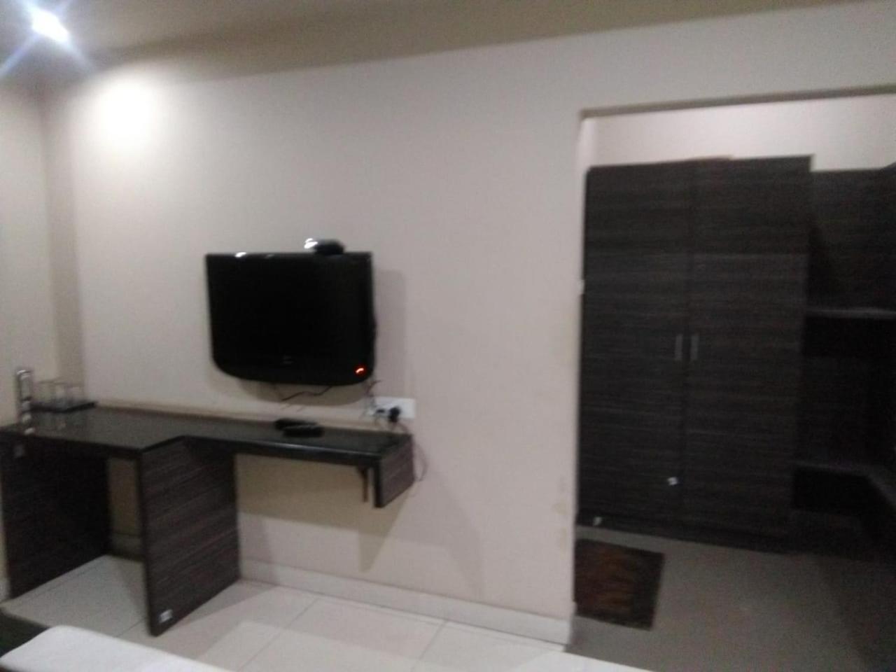 Iroomz Hoysala Residency Белари Екстериор снимка