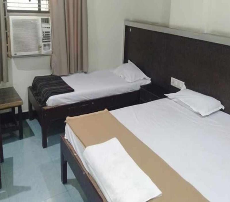 Iroomz Hoysala Residency Белари Екстериор снимка